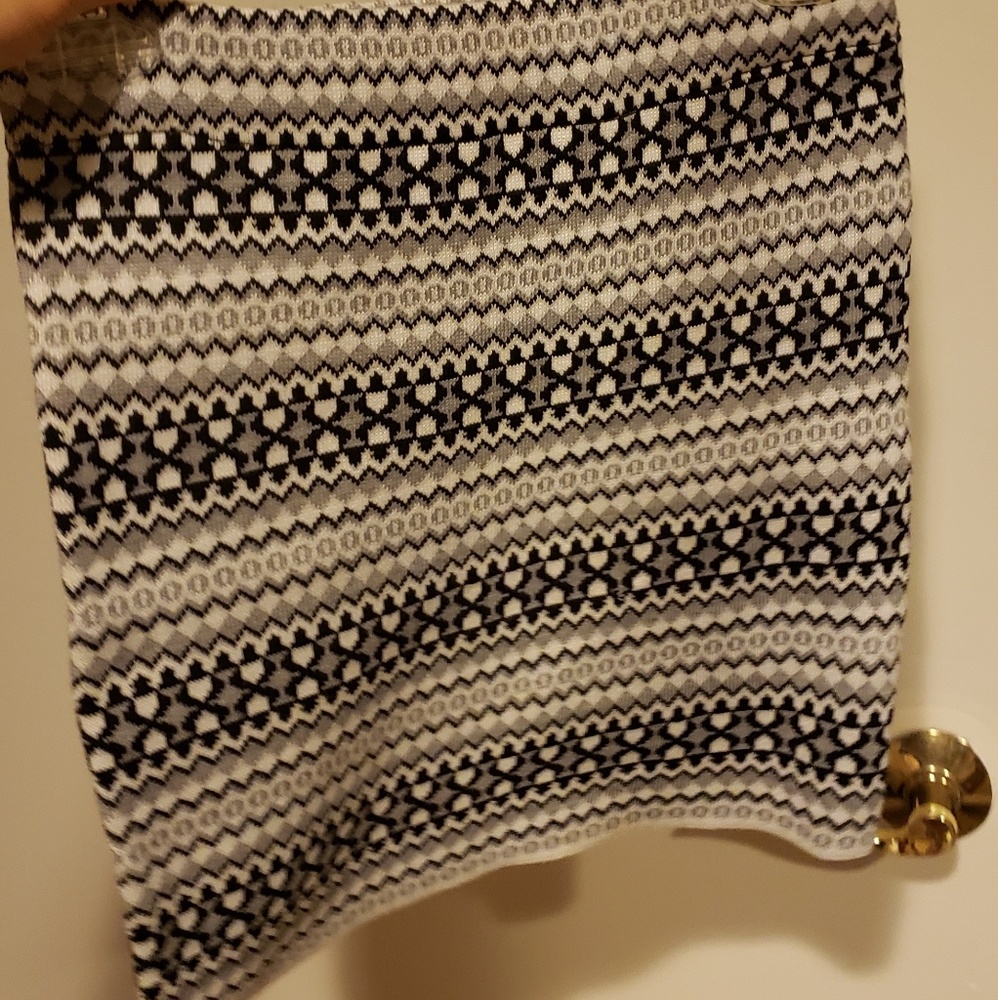 Bodycon style pattern black and white mini skirt